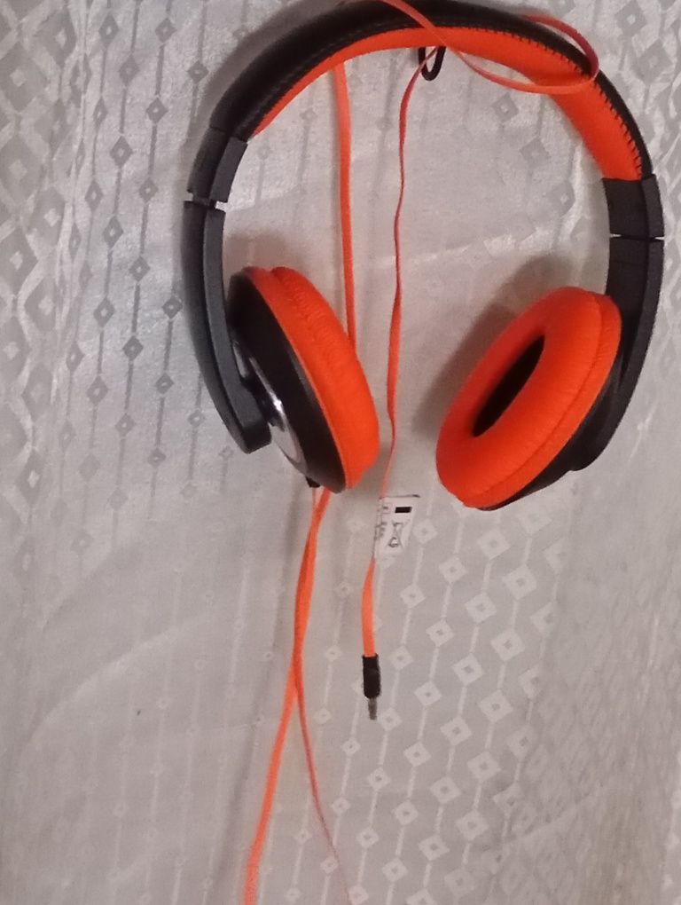 Auscultadores Grundig (cor: laranja e outas)ras