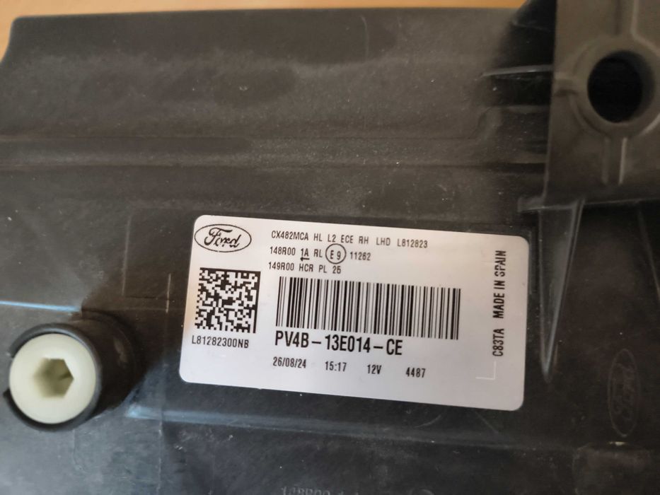 Reflektor prawy Ford Kuga 24- wersja eu - PV4B-13E014-CE Ford