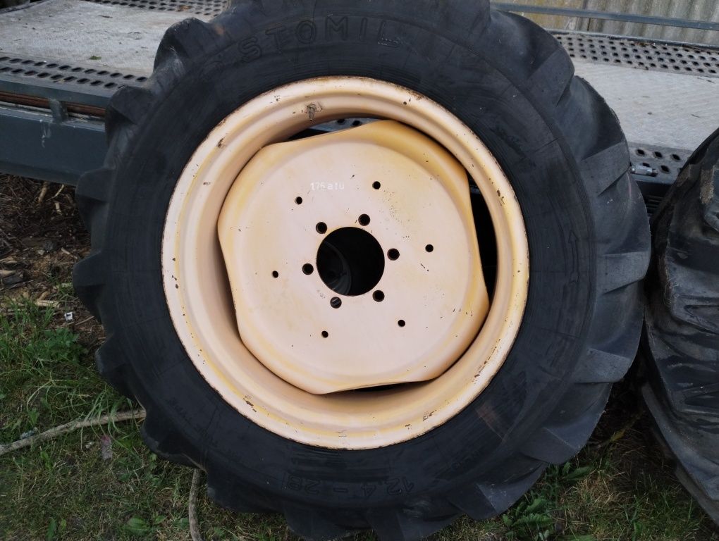 Koła opony 12.4-28 Massey Ferguson John Deere Fendt