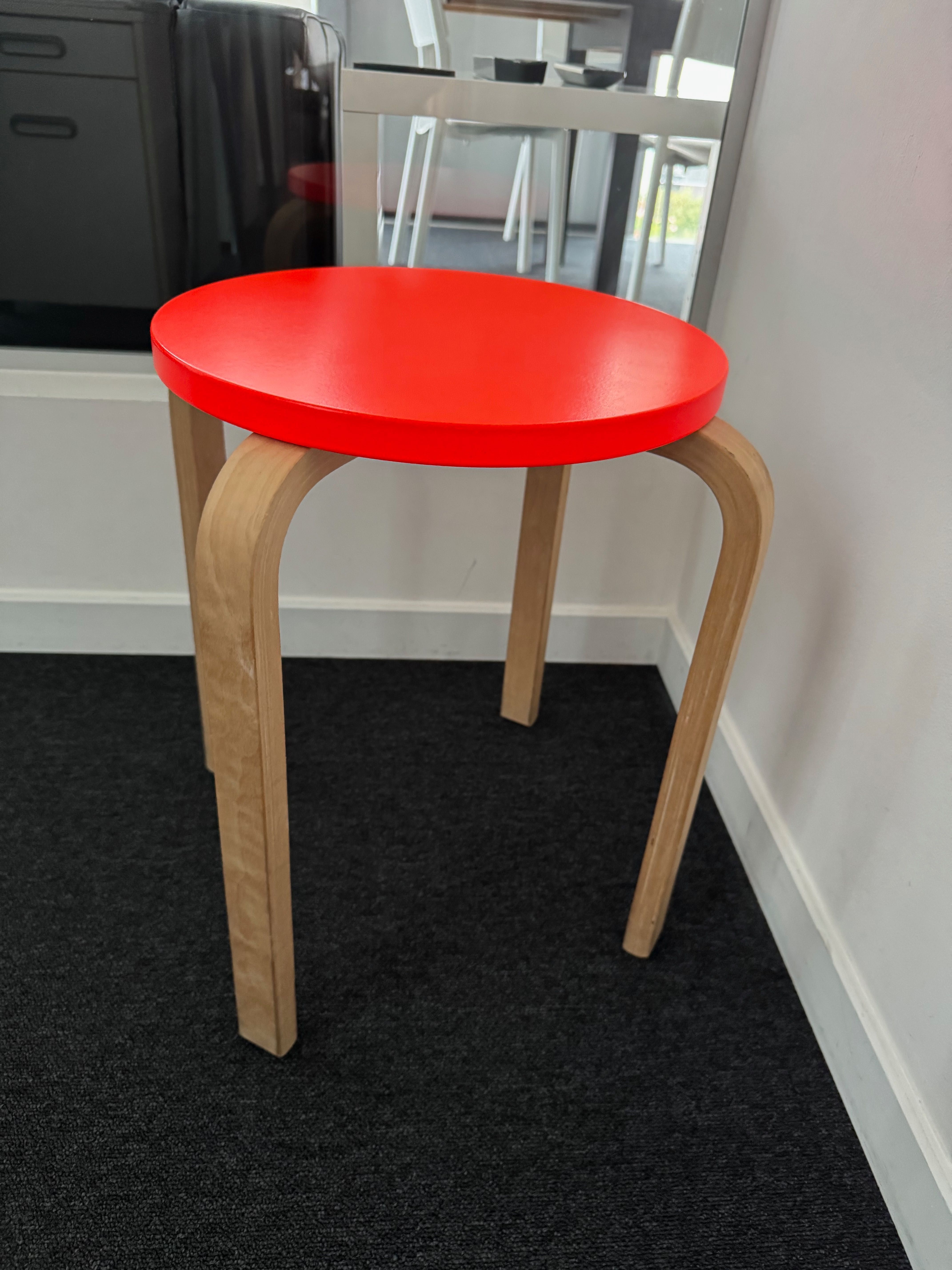 Banco IKEA Frosta laranja, em óptimo estado