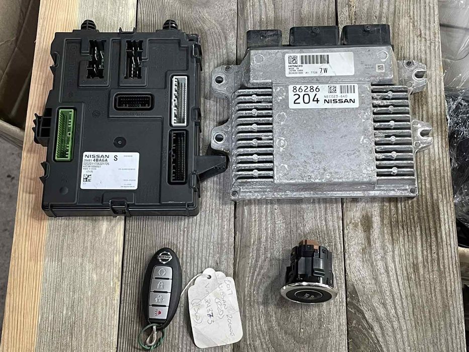 Эбу Nissan Rogue Sport  SL 2.0  блок управления + Блок комфорта