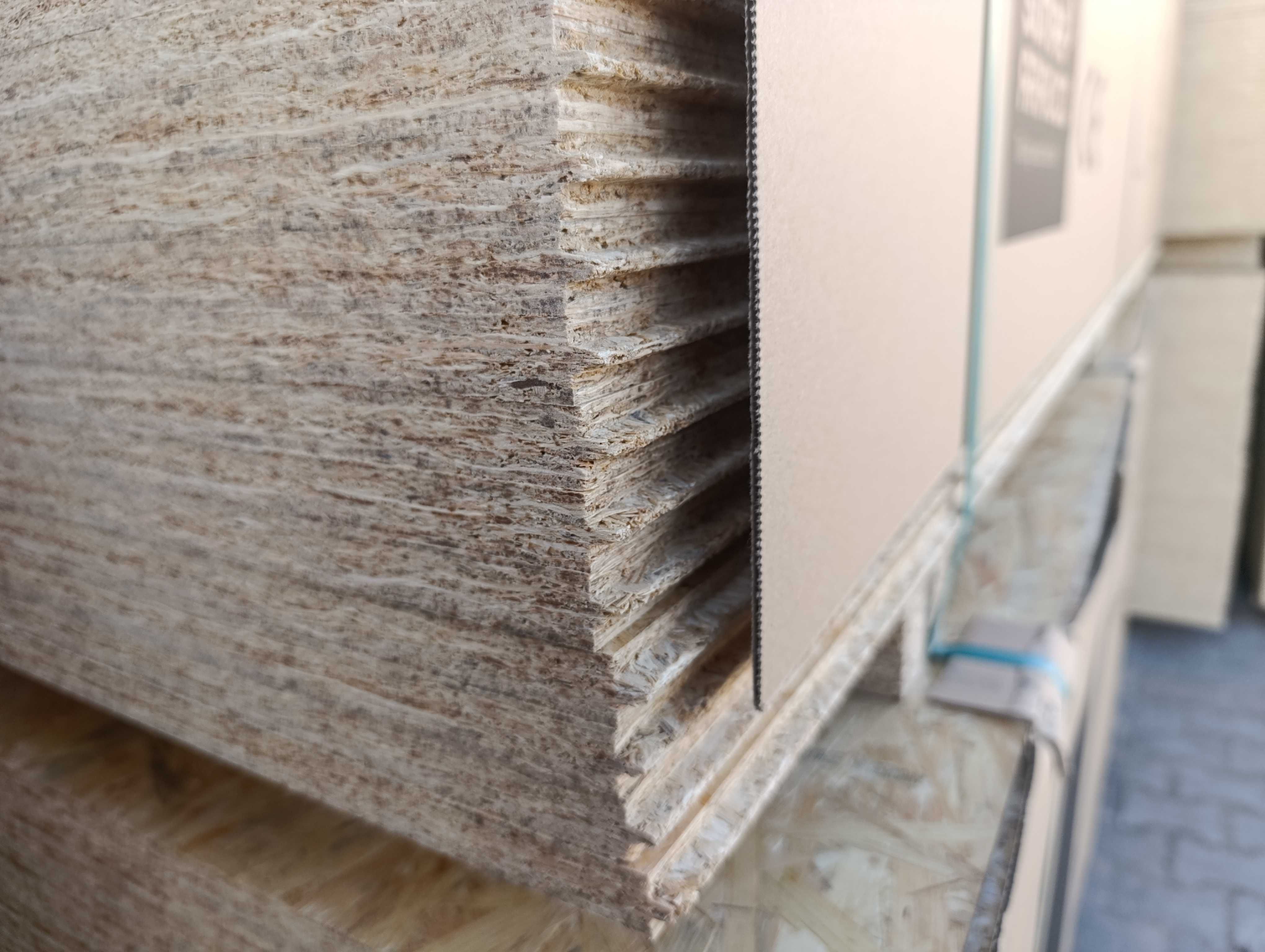 OSB gr. 18mm 610x2440 frezowana, z frezem