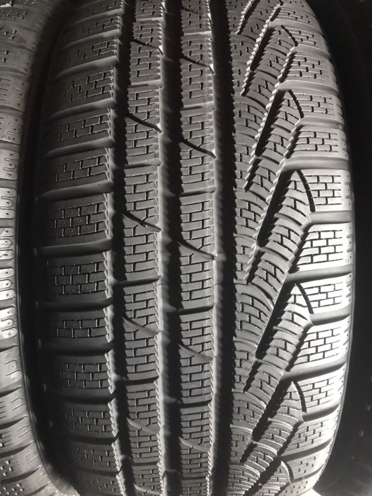 235/40/19 R19 Pirelli SottoZero Winter 240 AO 4шт новые зима