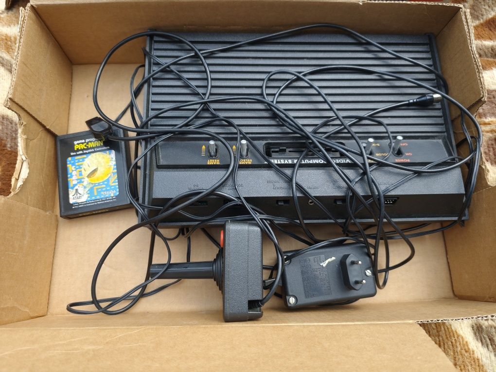 Atari 2600 w pudełku