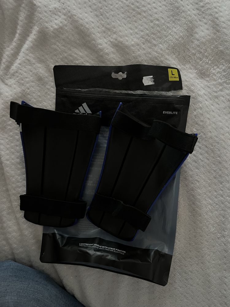 Ochraniacze piłkarskie nowe Adidas Predator rozm. L 175-185cm