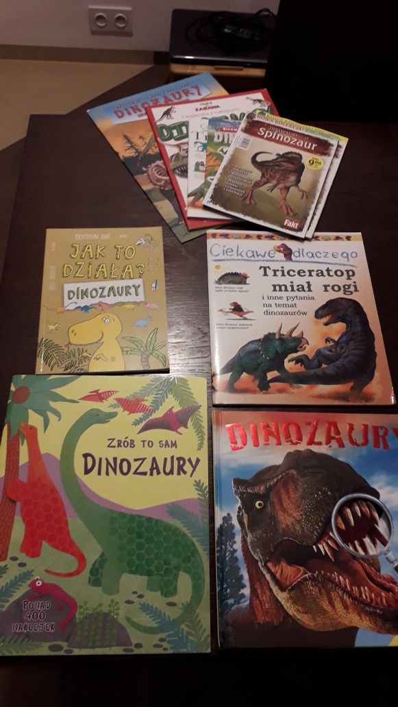 Zestaw książek dla  młodego miłośnika dinozaurów