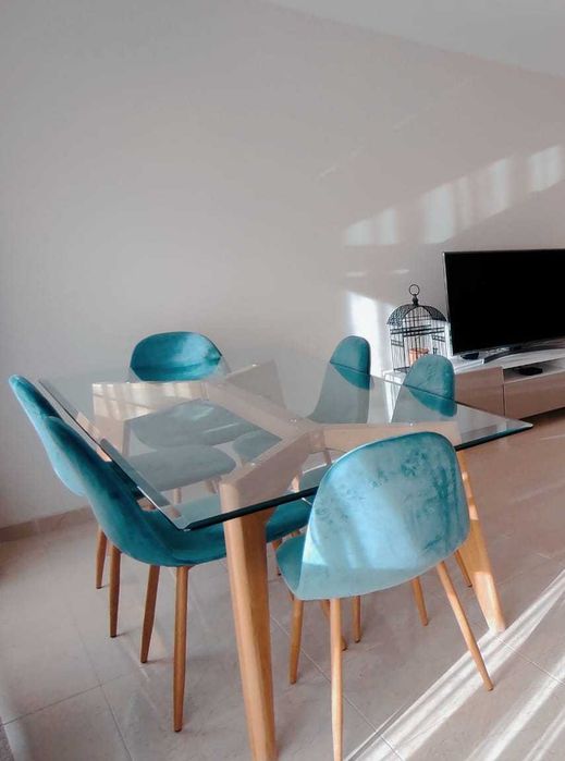 Mesa de jantar com tampo de vidro e madeira Carvalho