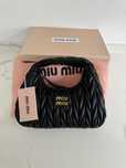 Mala preta da Miu Miu