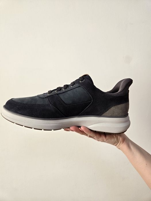 Продам  чьоловічи кросівки Clarks