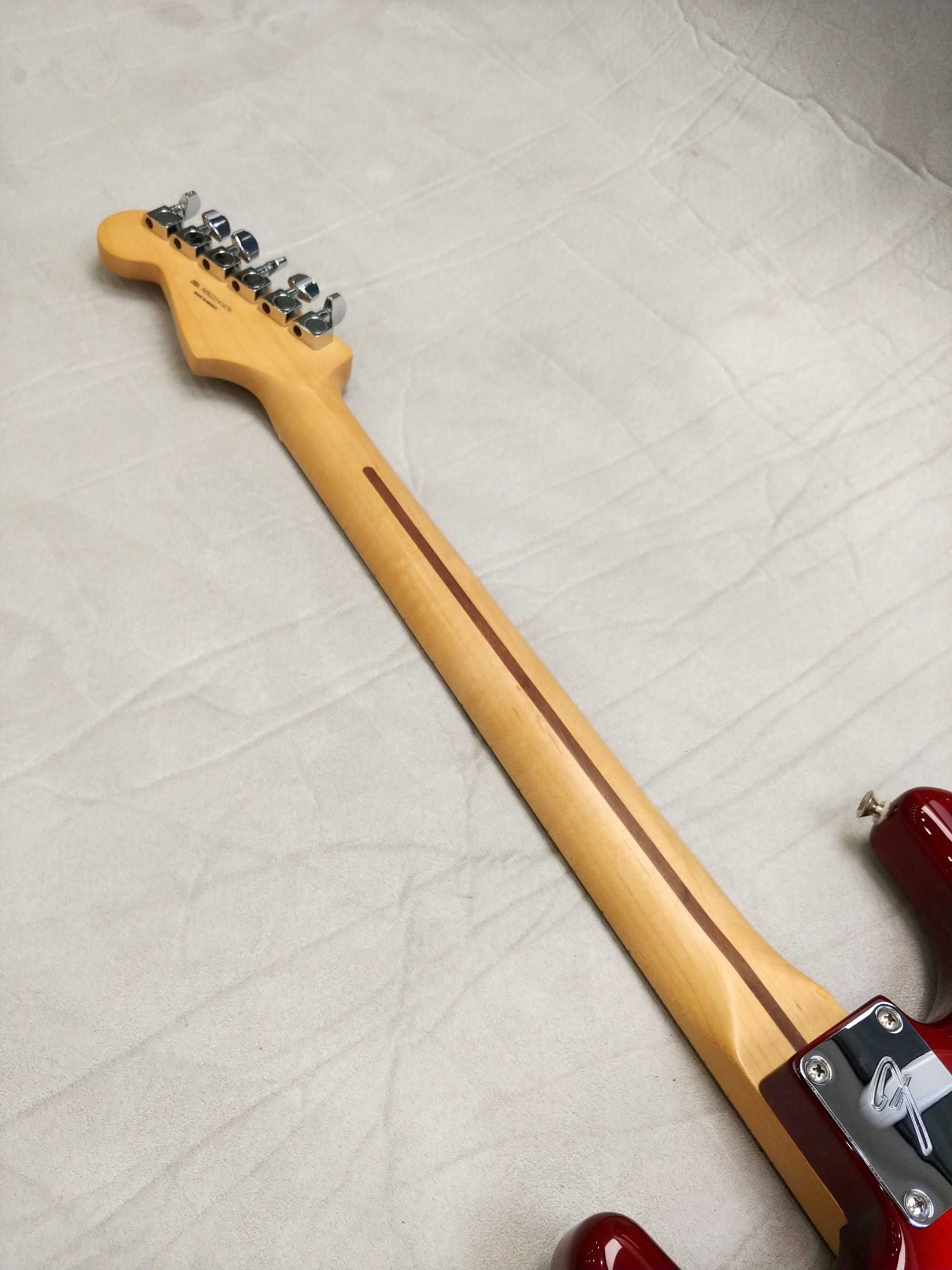Fender Player Stratocaster Plus Top, 2022 Aged Cherry Burst, Hard Case