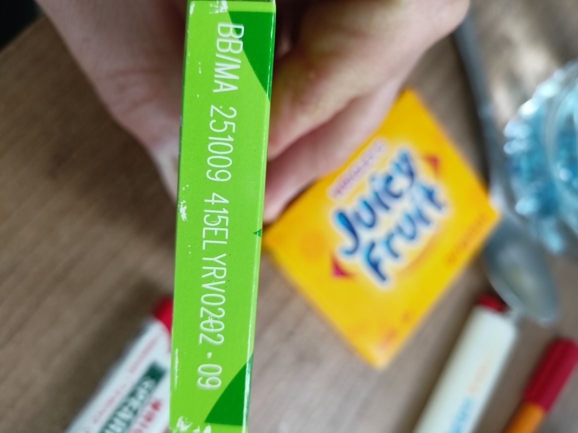 Gumy do żucia juicy lub Wrigley's Spearmint