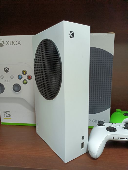 Xbox One S series 512 GB SSD , 2x pad - idealny stan