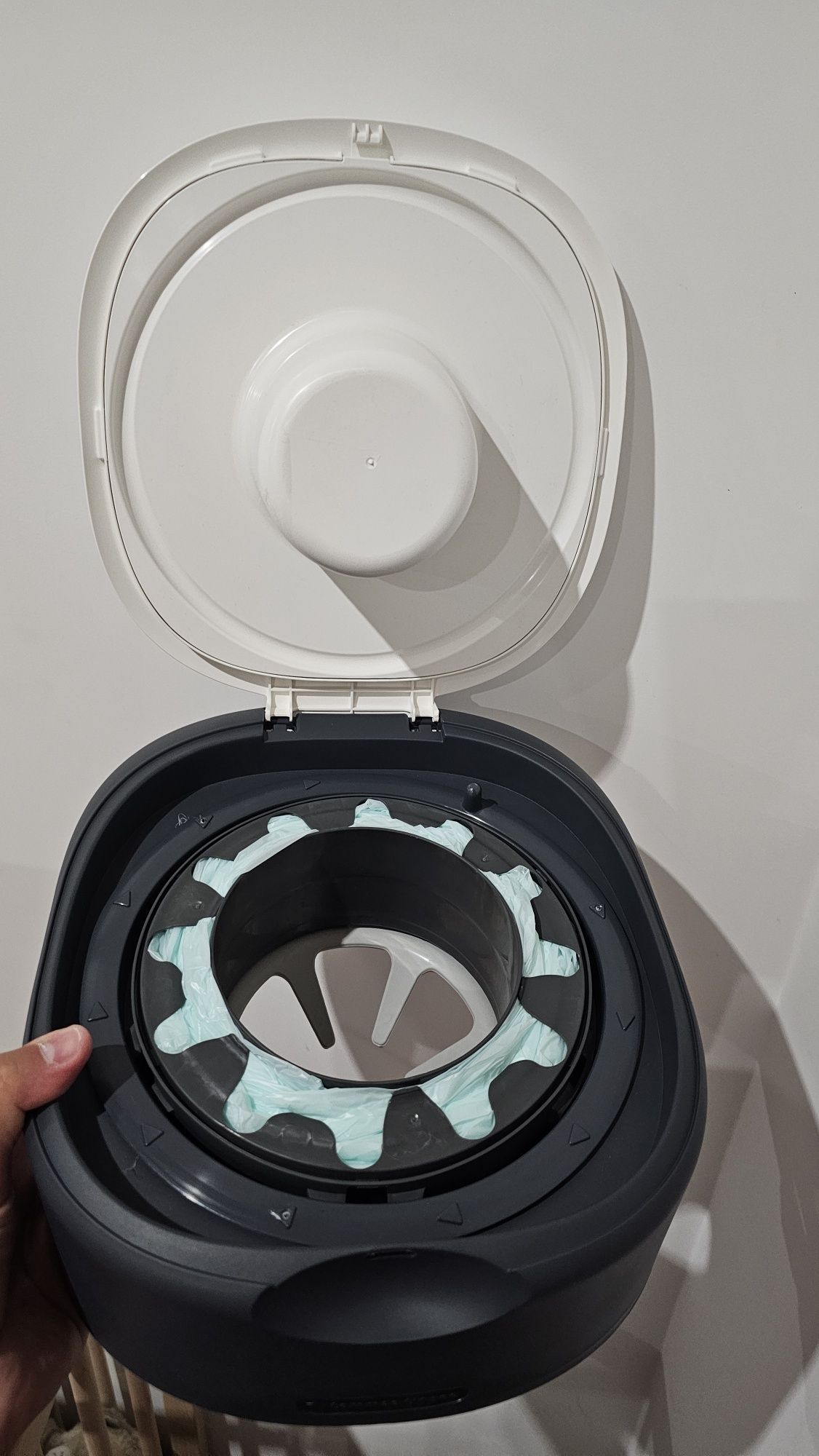Caixote de Fraldas Tommee Tippee Twist & Click White Novo