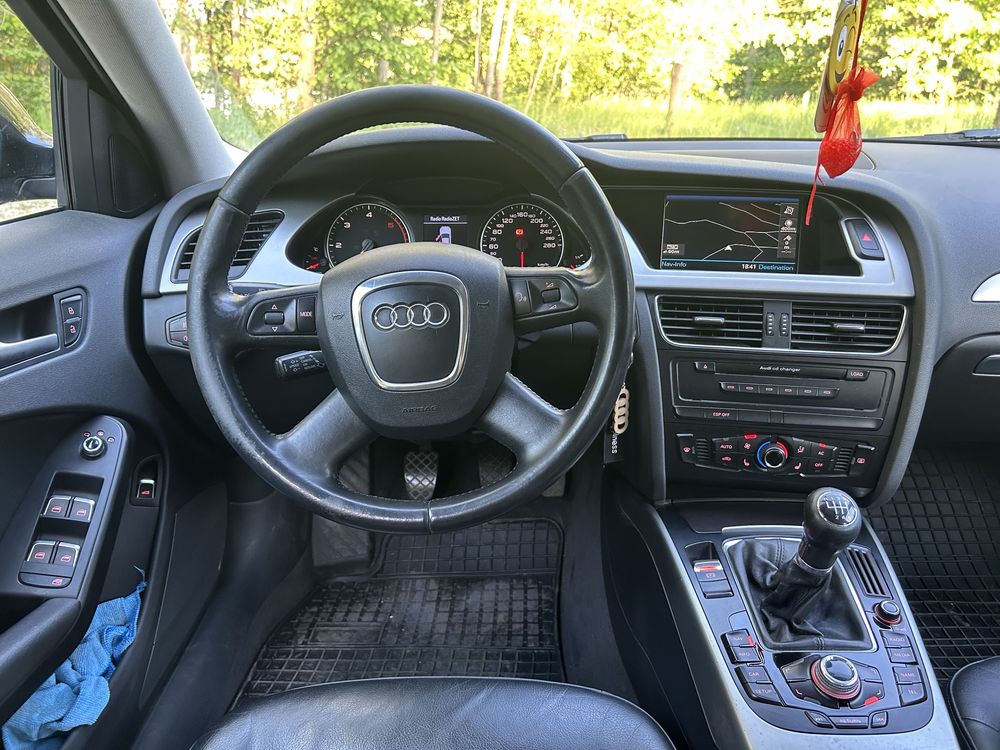 Audi A4 B8 2.0 TDI / 2008 / HAK / skóry / OPIS