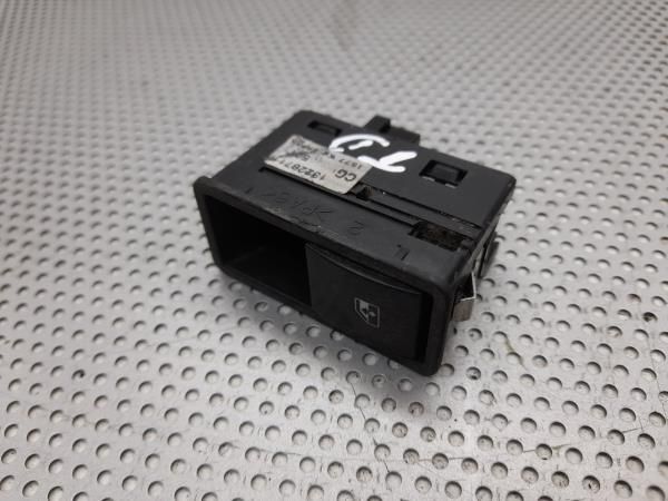 Comando / botão / interruptor vidros trás direito OPEL Astra H Hatchba
