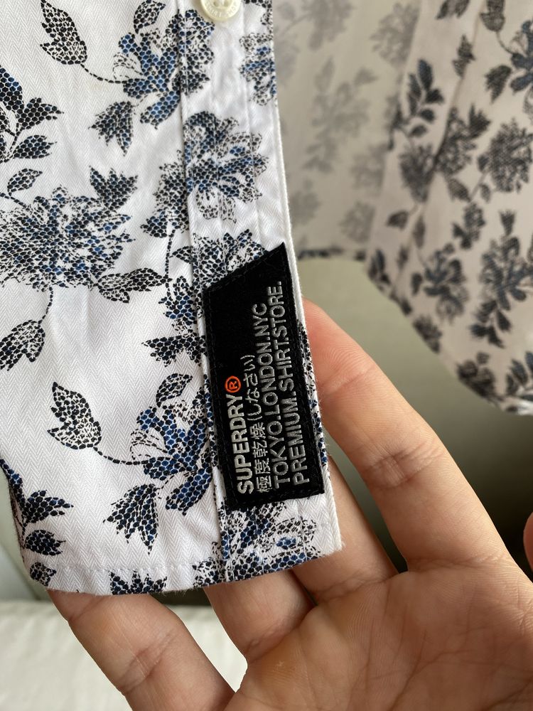 Гавайка теніска на літо L-XL SuperDry