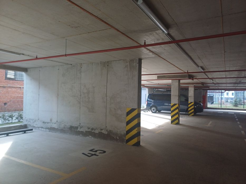 Продається паркомісце