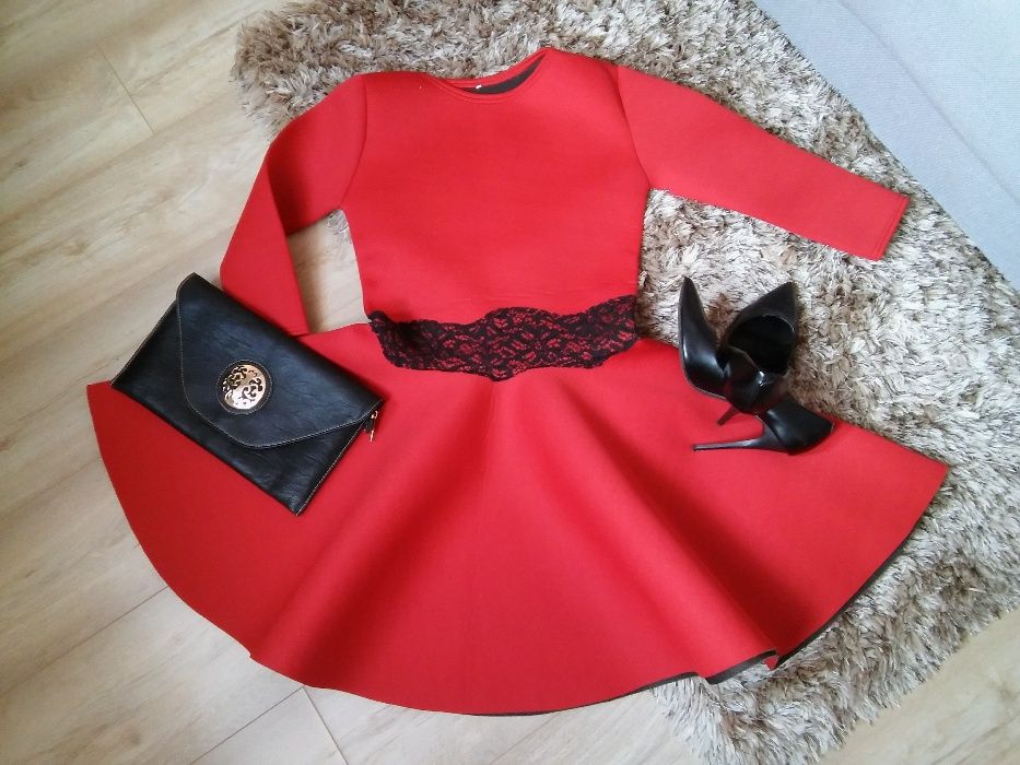 Czerwona rozkloszowana piankowa lekka sukienka koronka 36 S