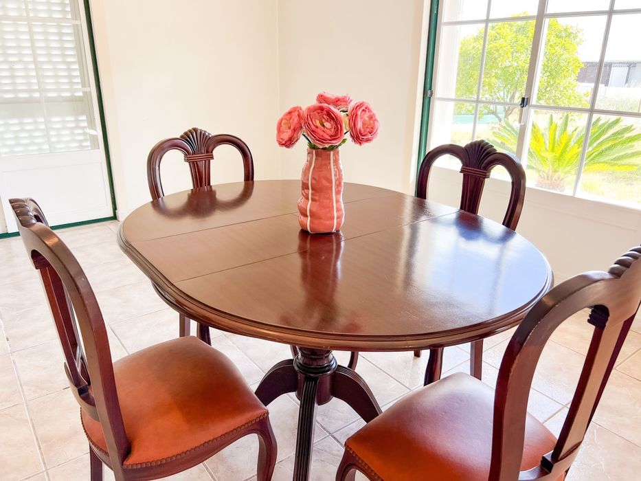 Mesa de jantar em madeira maciça como NOVA (entrega gratuita)