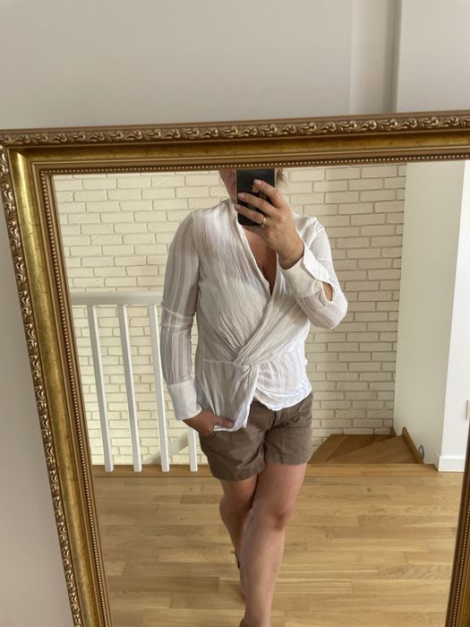 Biała bluzka Massimo Dutti prążki dekolt