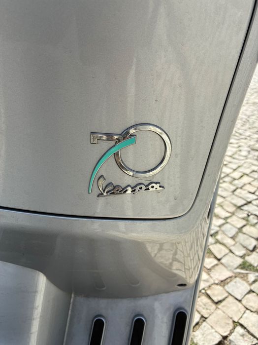 Vespa GTS300 edição especial celebração 70 anos