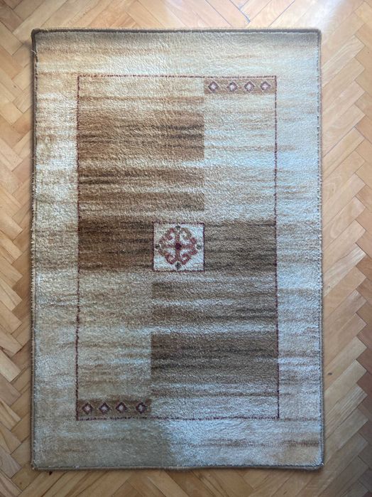 Dywan beżowo-brązowy z domieszką wełny