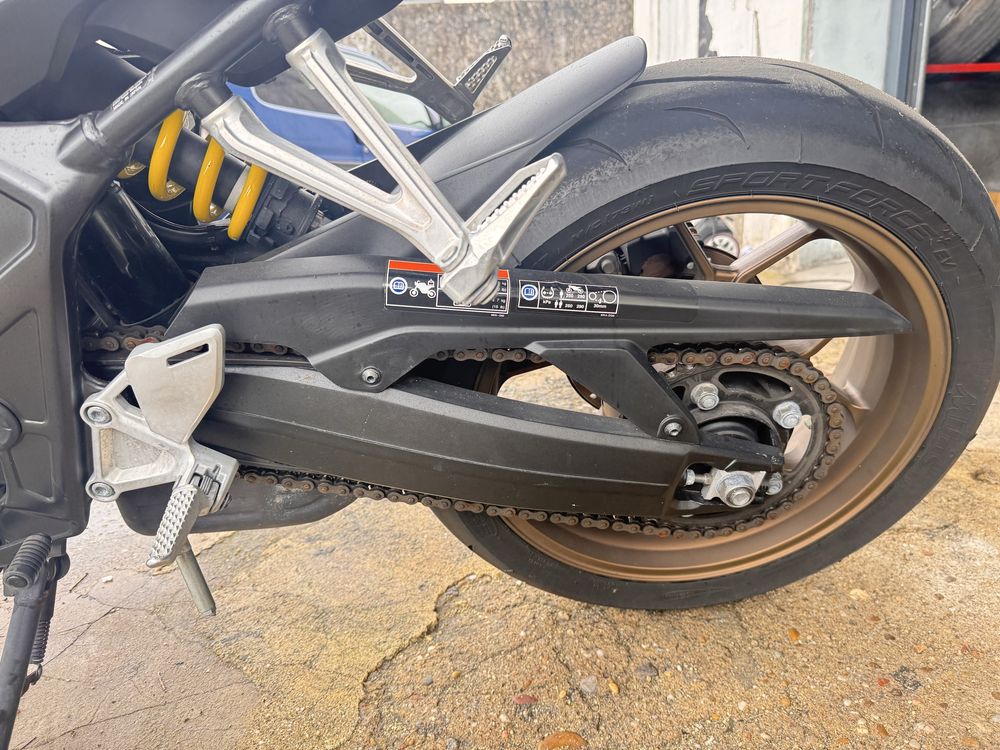 Honda cb650r acidentada