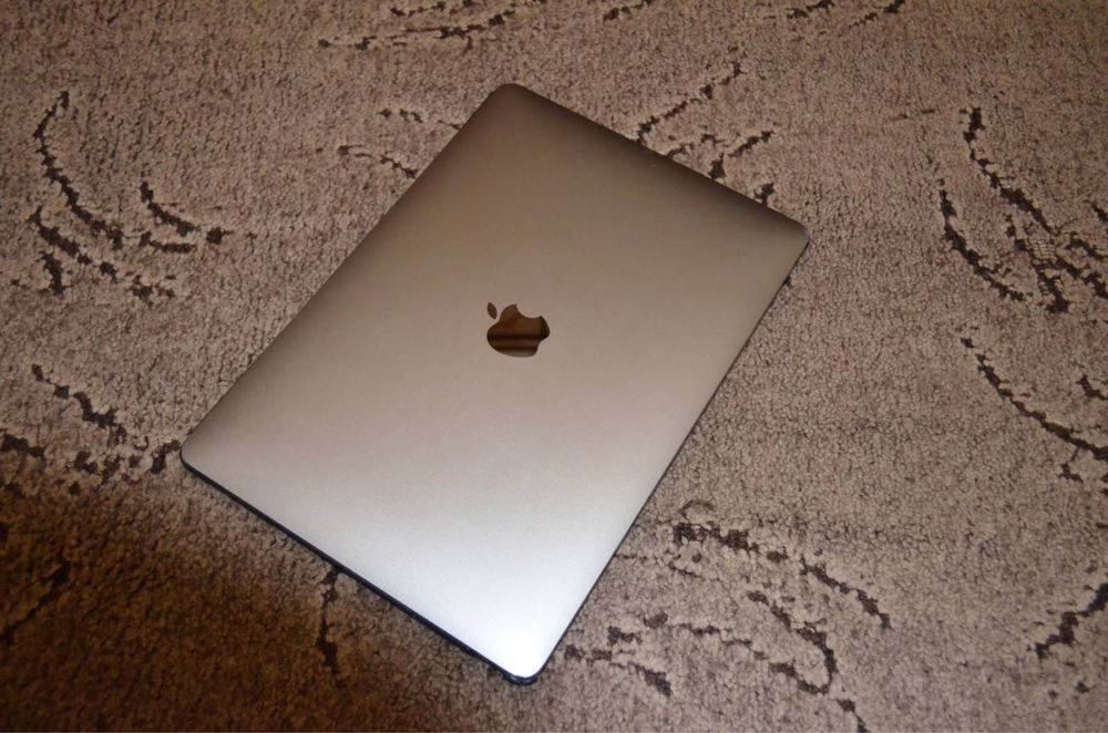 MacBook Air M1, 256 gb, идеальный