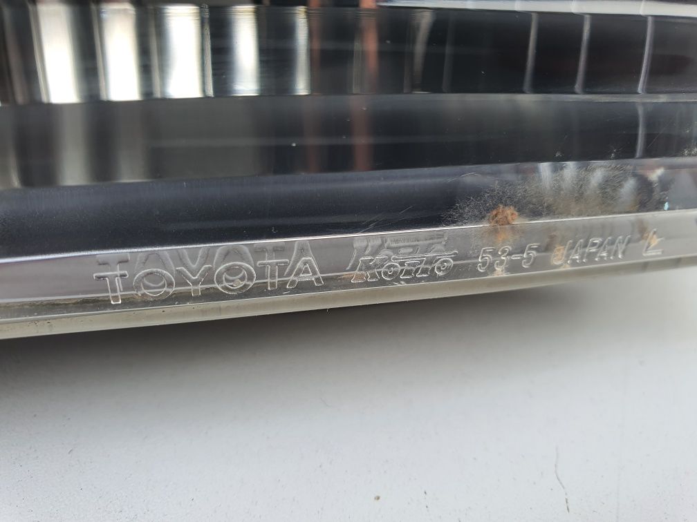 LEXUS IS200 IS300 lampa lewa tylna sedan 99-05
