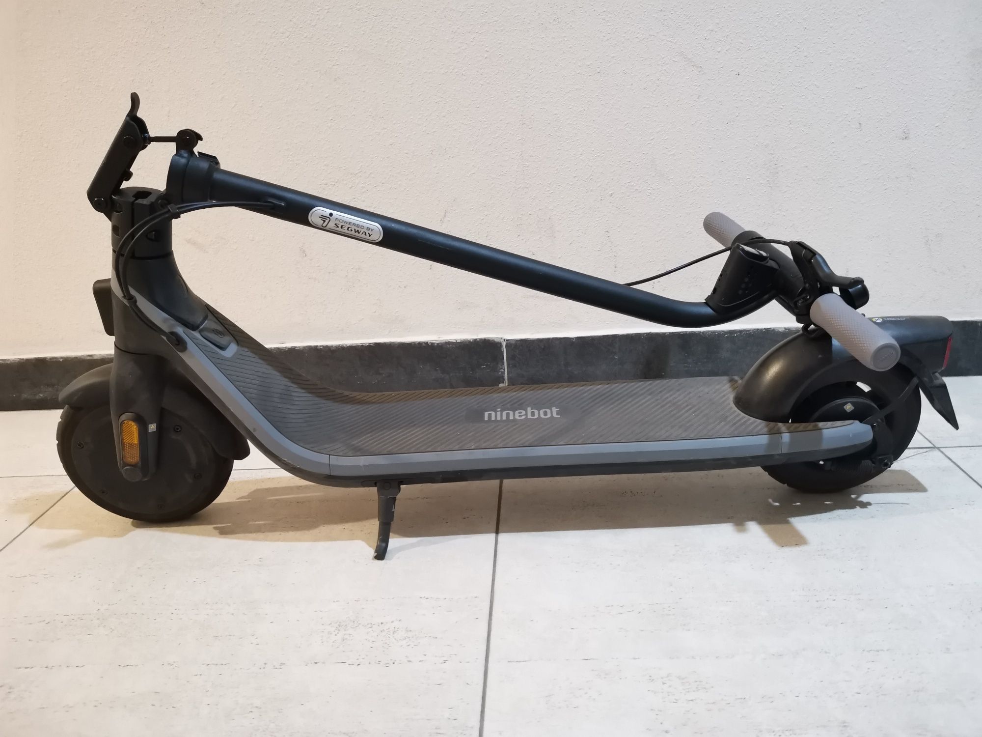 Електросамокат Segway Ninebot E2 E Black Электросамокат пробег 300 км.