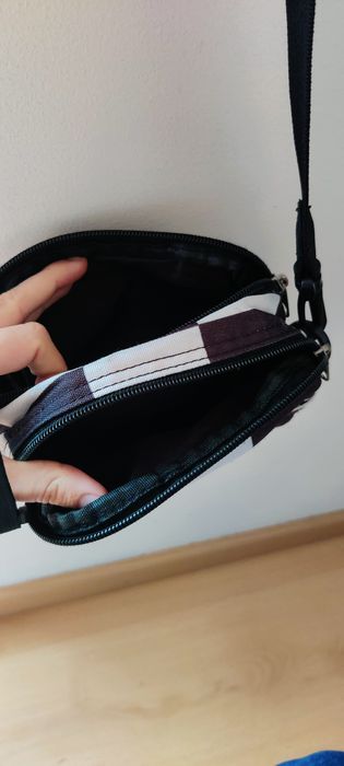 Bolsa OBEY Preta e Branca