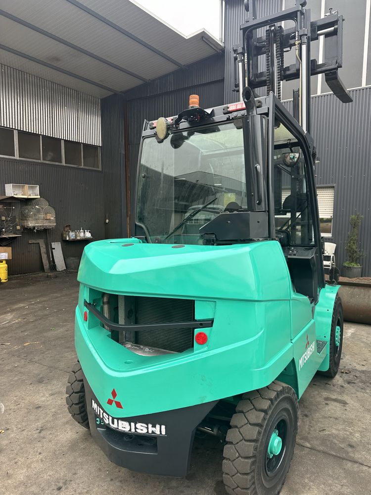 Empilhador mitsubichi de 3500 kgrs diesel