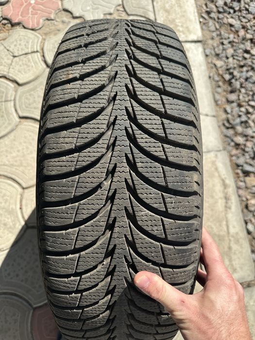 Шини зимові Goodyear UltraGrip Ice+ 215/65 R16 98T