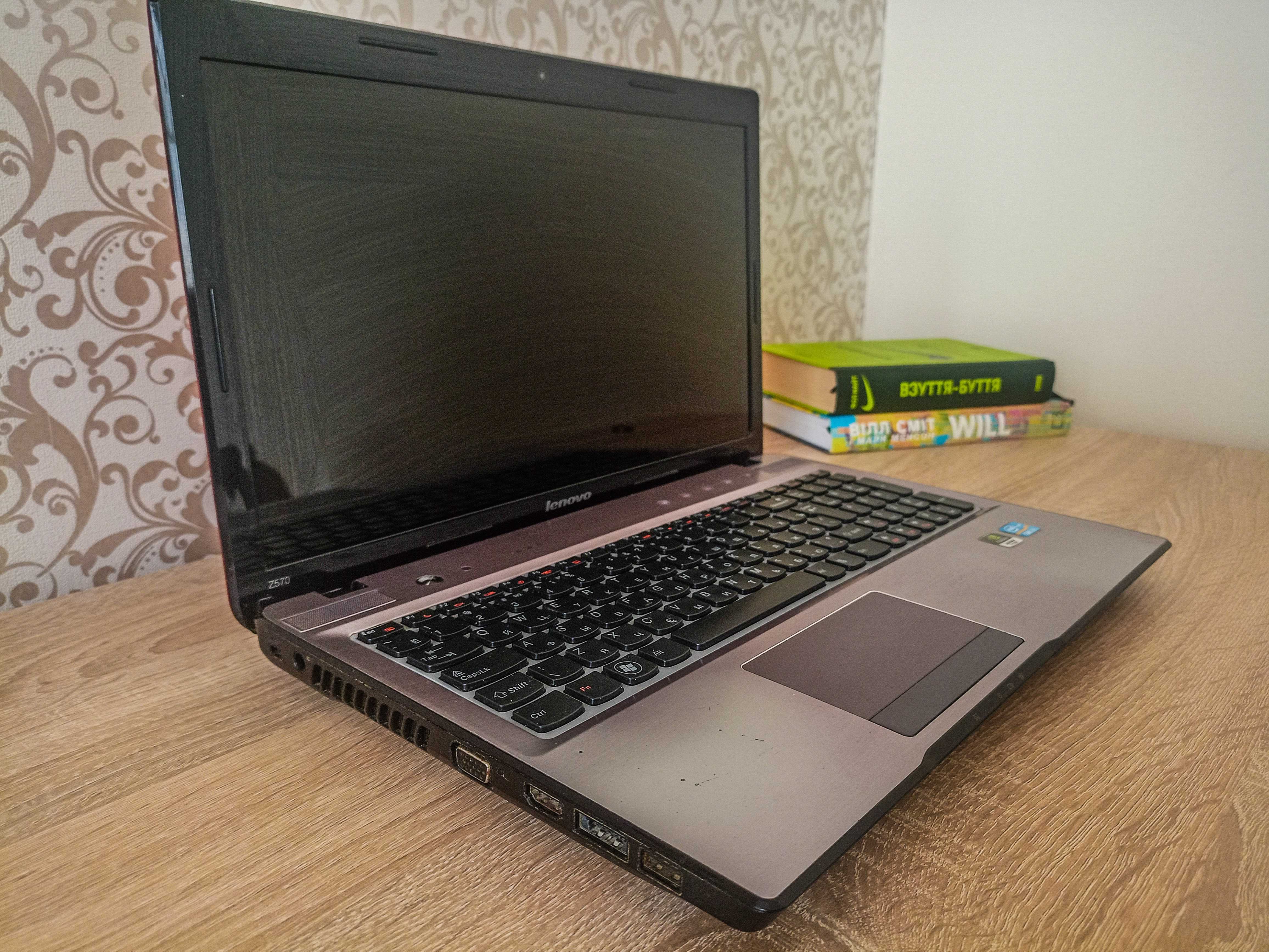 Ноутбук Lenovo Z570 | Core i3 / 3 ГБ ОЗП / NVIDIA / Windows 7