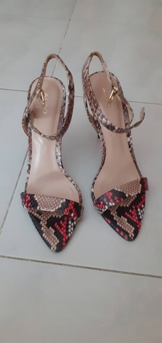 Sandálias vermelhas tigreza Salto Alto ( ALDO ) C/ Novas