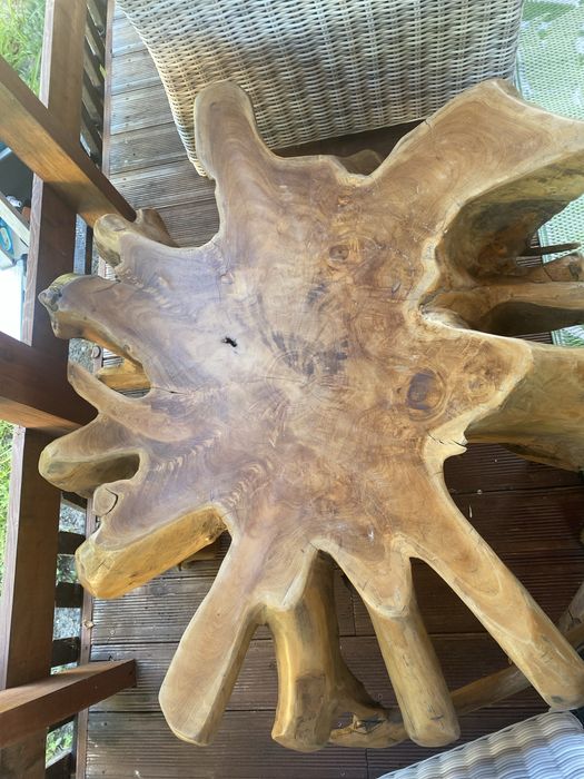 Stolik a drewna tekowego