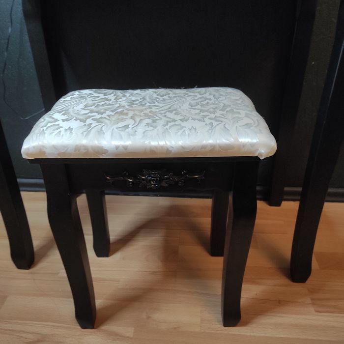 Toaletka czarna led