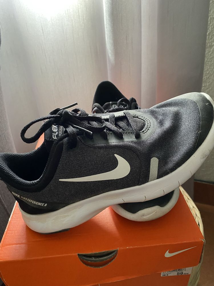 Ténis Nike Tam 36