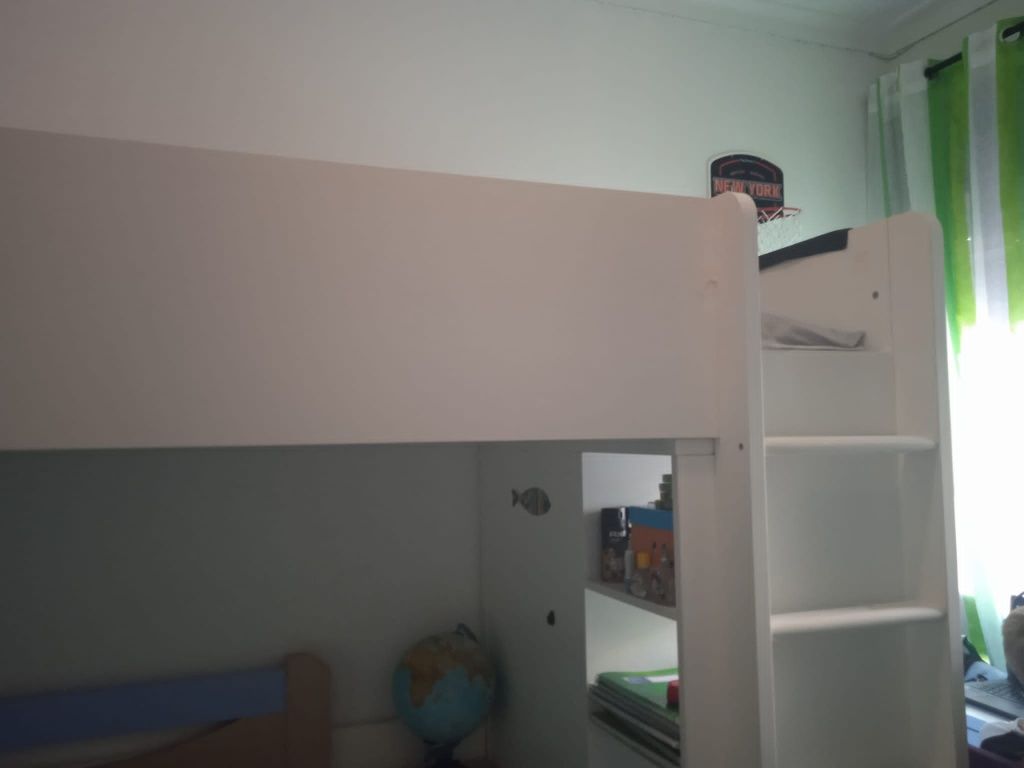 Cama individual do IKEA com roupeiro