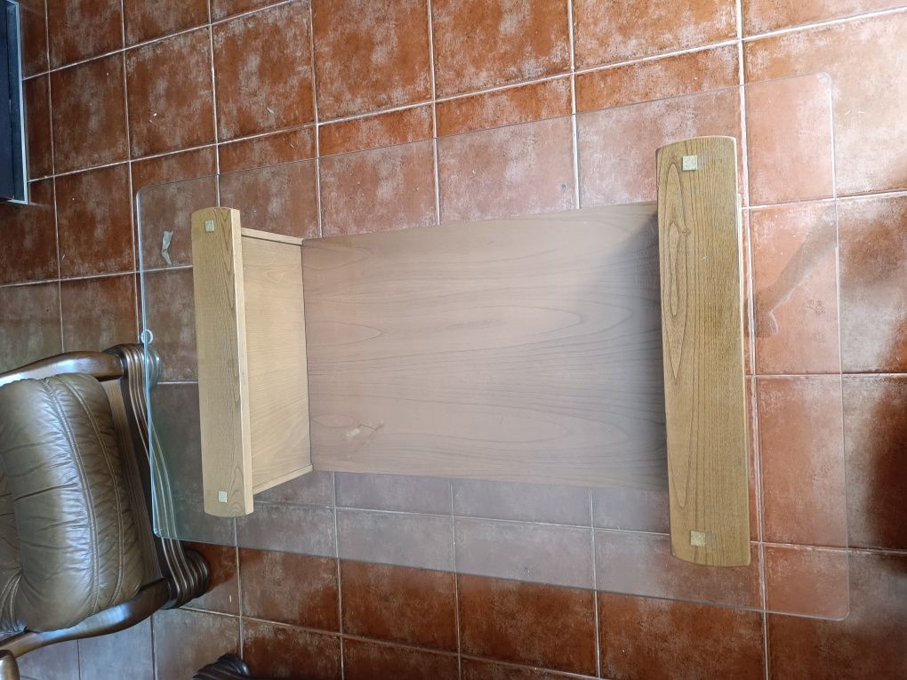 Conjunto de sofás e mesa de centro