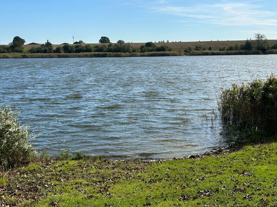 Sprzedam działkę budowlaną 7333m2 z własną linią brzegową nad jeziorem