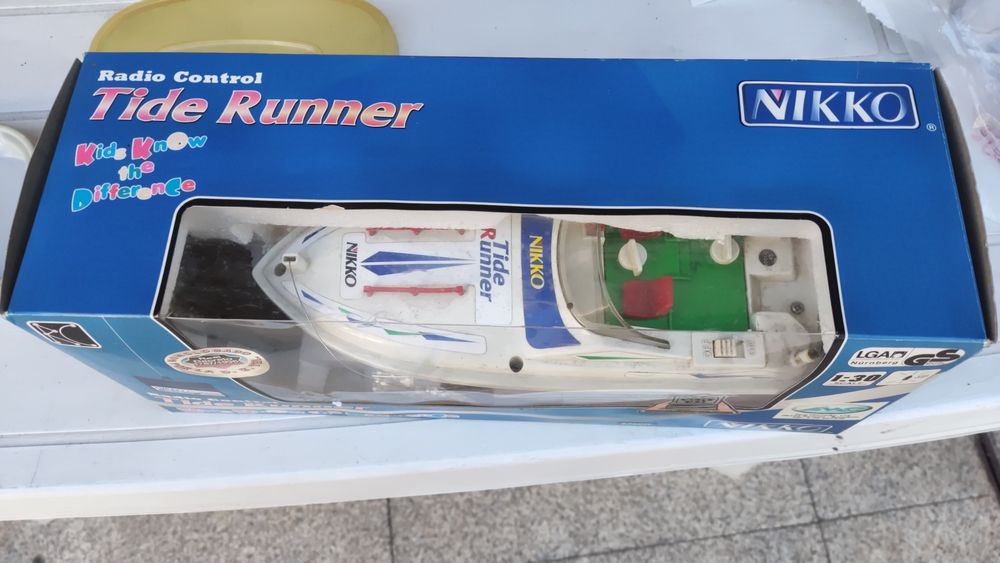 Barco telecomandado vintage Niko tide runner