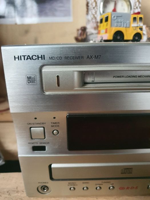 Mini wieża HITACHI.