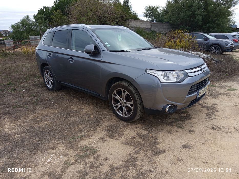 SUV Outlander Mitsubishi