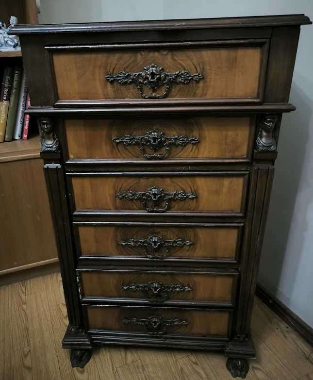 Recheio de casa com vários moveis estilo império