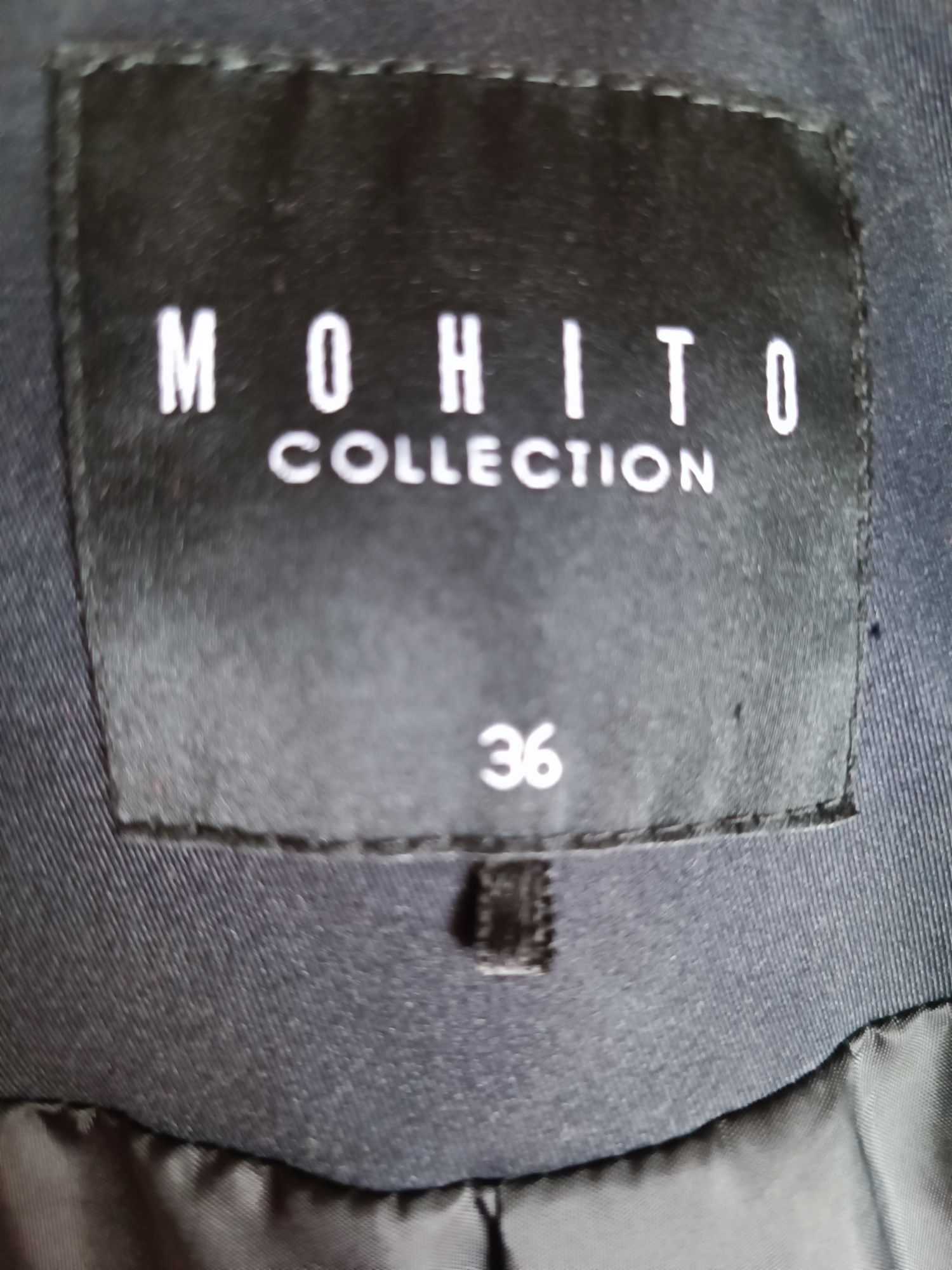 Płaszcz Mohito koloru czarnego