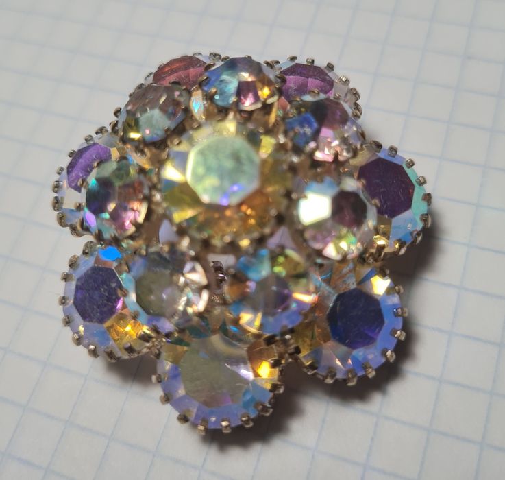 Продам брошь Чехословакия