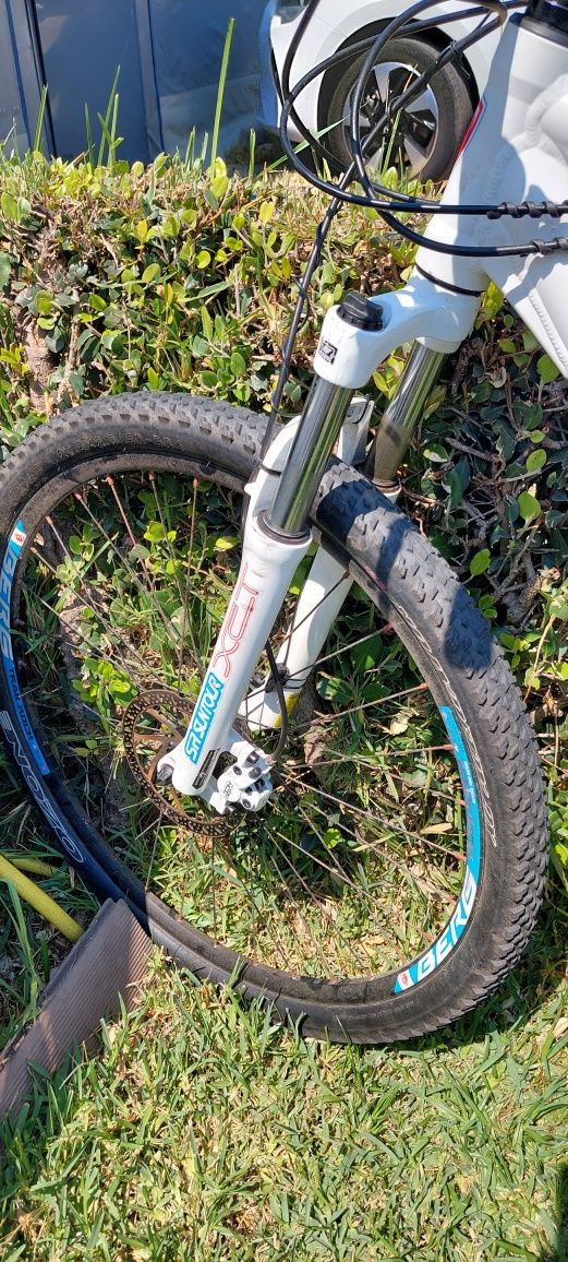 Berg trail Rock LTD