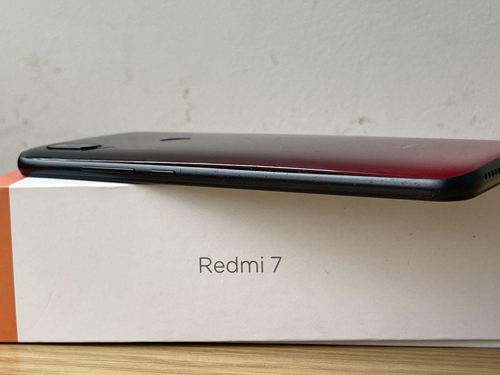 Смартфон  Xiaomi Redmi 7 3/32