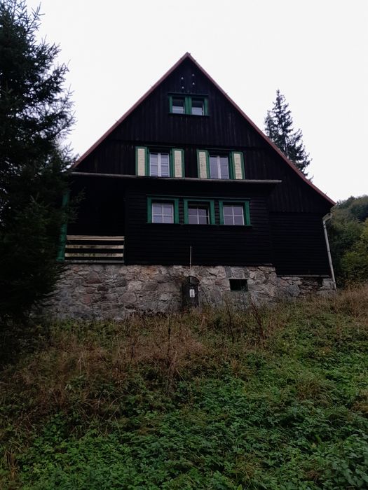 Dom na końcu świata w Parku Krajobrazowym Doskonały na apartamentowiec